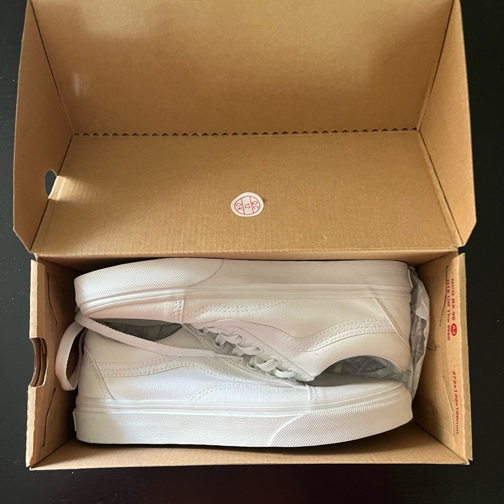 NEW Old Skool Shoe Sneaker True White Size 5.5 - Picture 4 of 8